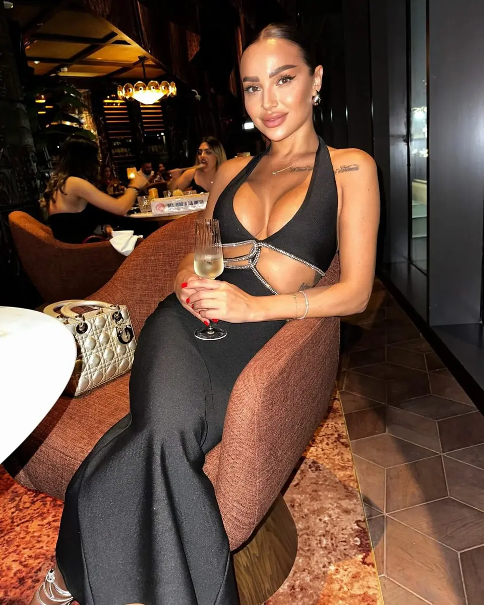 Kira profile in Dubai